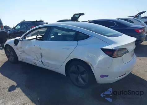 2018 Tesla Model 3 Long Range/Mid Range z USA, uszkodzony, nr VIN 5YJ3E1EA3JF161709